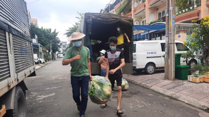 Nhận quà từ tỉnh Đoàn Bình Phước và trao tặng tã cho tỉnh Đoàn (ngày 16/09/2021)